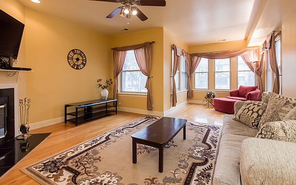2nd image of 6646 N Ashland Ave APT 1