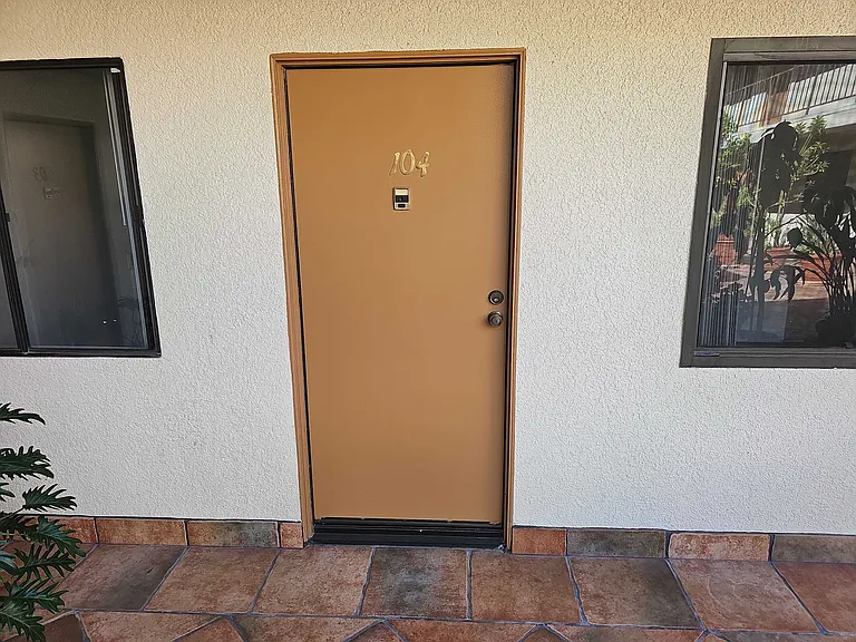 Tujunga Ave — Photo 4