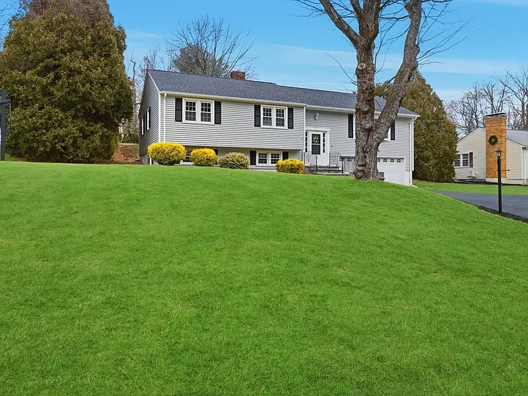 38 Juniper Ln — Photo 1