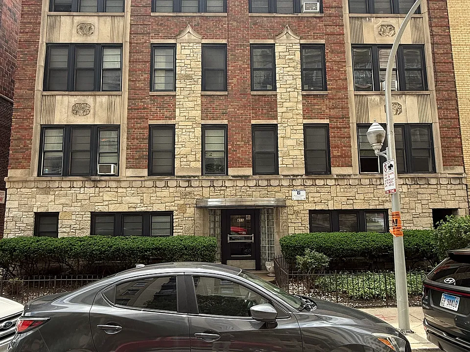 Building Photo 4