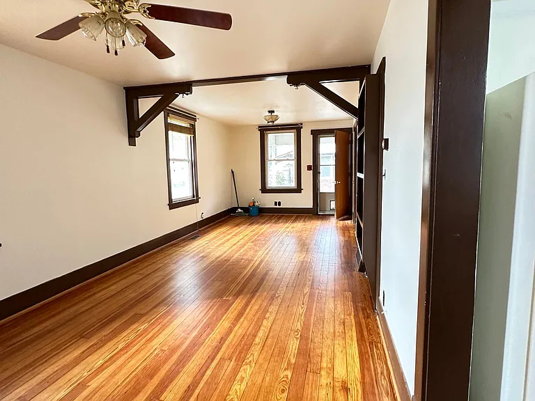 718 Washington St — Photo 2