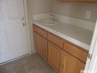 5th image of 622 Zinfandel St