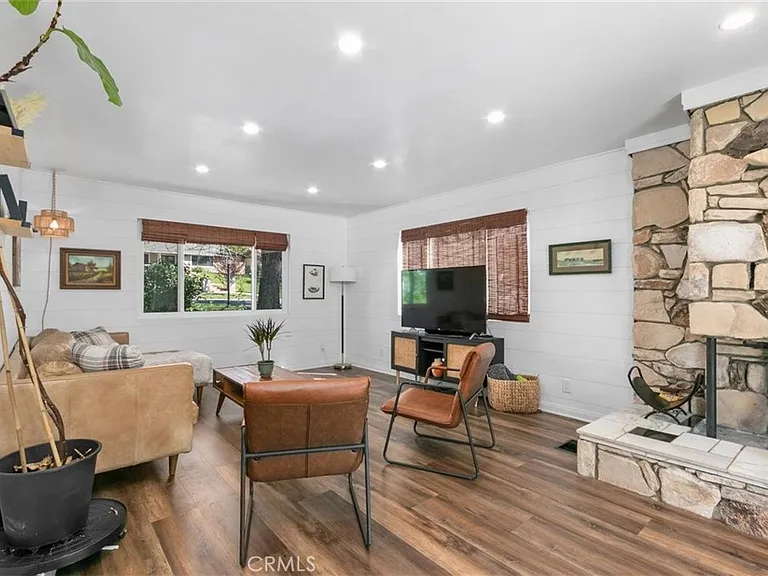 11758 Grant Dr — Photo 10