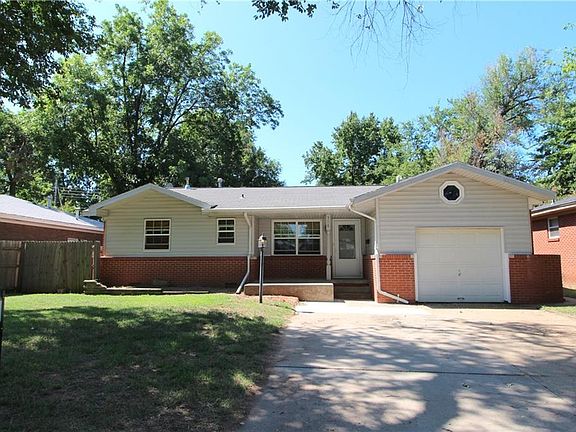 3rd image of 518 Fleetwood Dr