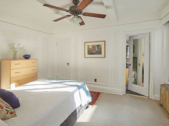 2nd image of 325 W 45th St APT 610