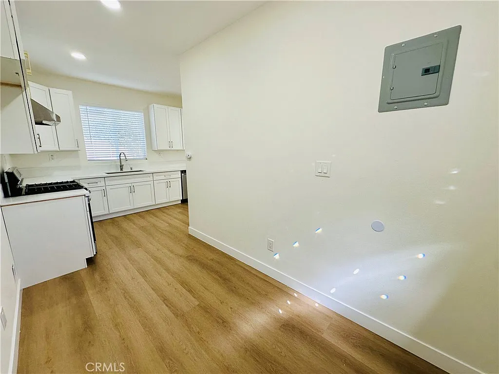 1 bed, 400 sqft, $1,800 — Photo 3
