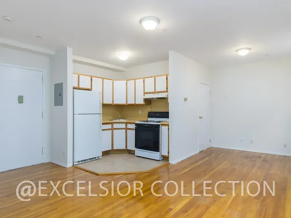 546 Henry Street image 1 of 5