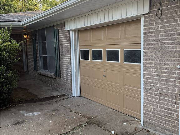 2nd image of 1211 Wolfe City Dr