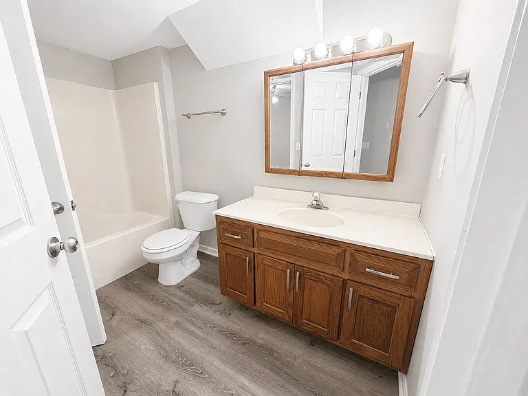 1318 Valley Creek Ln — Photo 11