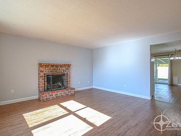 3rd image of 13902 NE 89th Cir