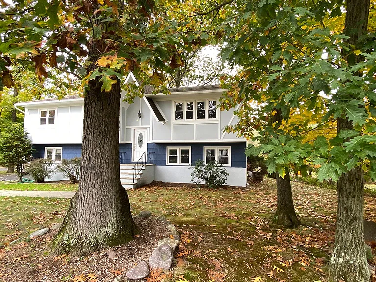 25 Cottage Pl — Photo 5