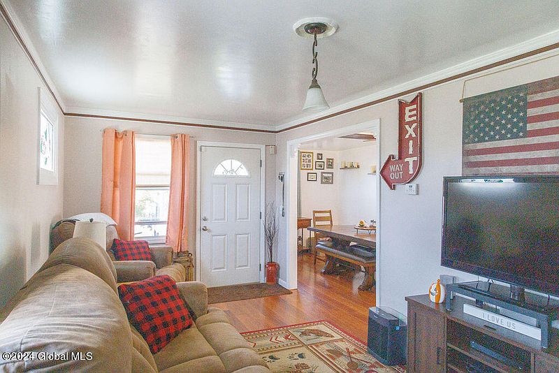 5th image of 1918 Lenox Road