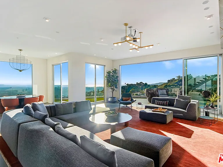 2020 Cyprean Dr — Photo 8