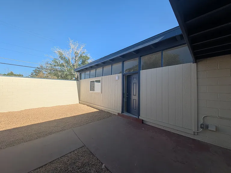 1822 Alvarado Dr NE — Photo 2