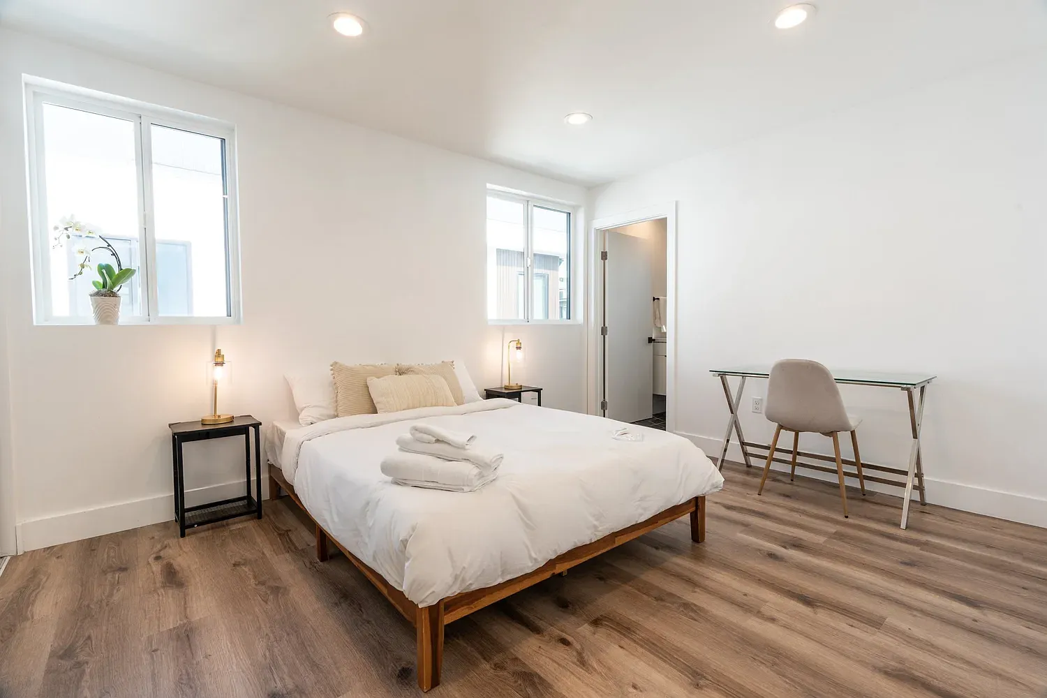 5 bed, $1,850 — Photo 1