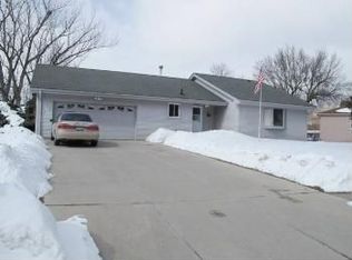 1009 Normandy Dr, Bellevue, NE 68005