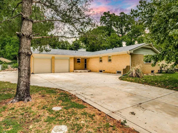 622 Edgemoor Dr, Mulvane, KS 67110