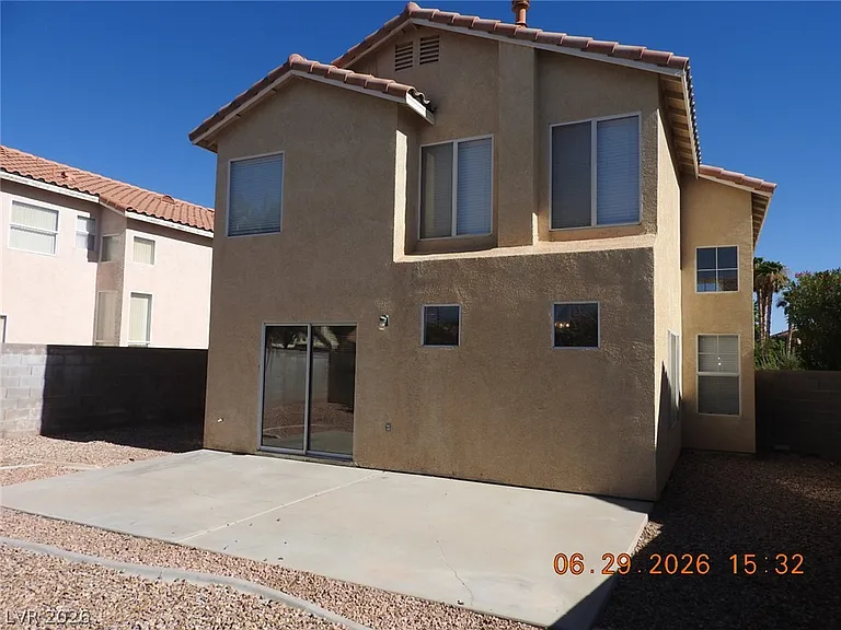 742 Endicott Ct — Photo 39