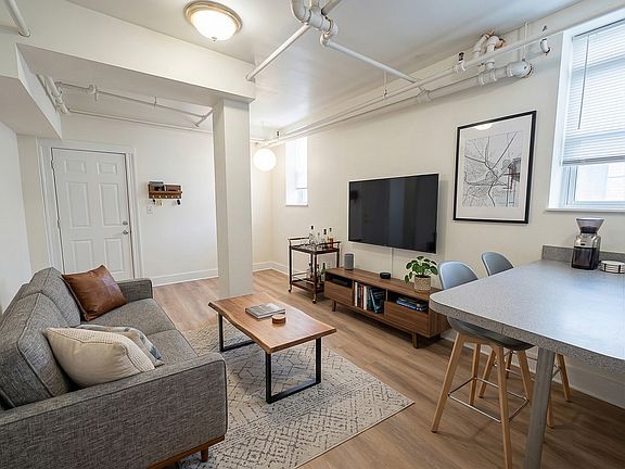 5th image of 14 Orkney Rd APT 1B
