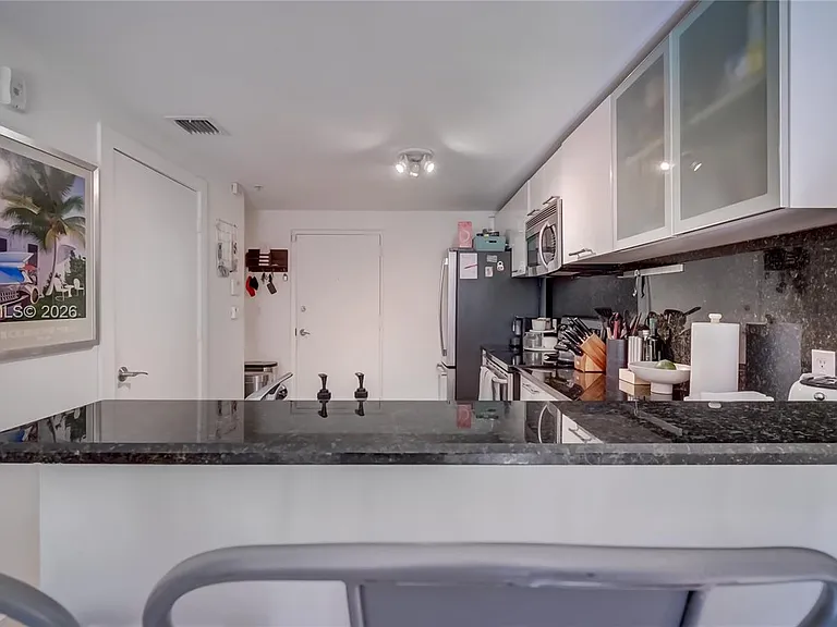 3339 Virginia St #323 — Photo 13