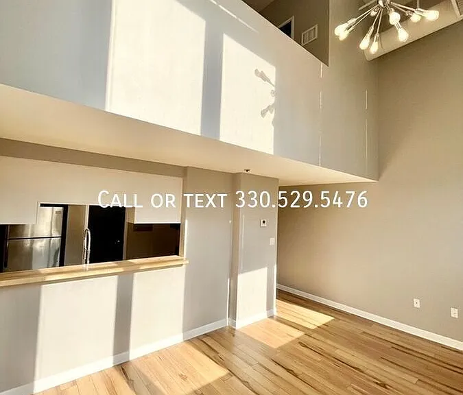 1133 W 9th Street — Photo 44