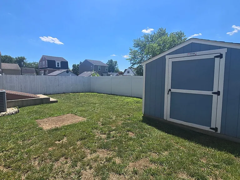 402 Gloucester Ave — Photo 22