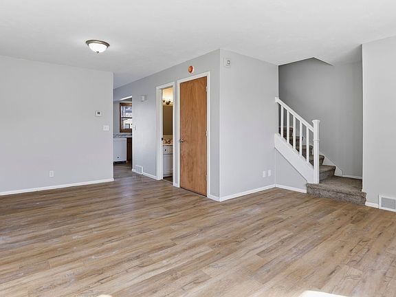 3rd image of 836 Greenwood Ct
