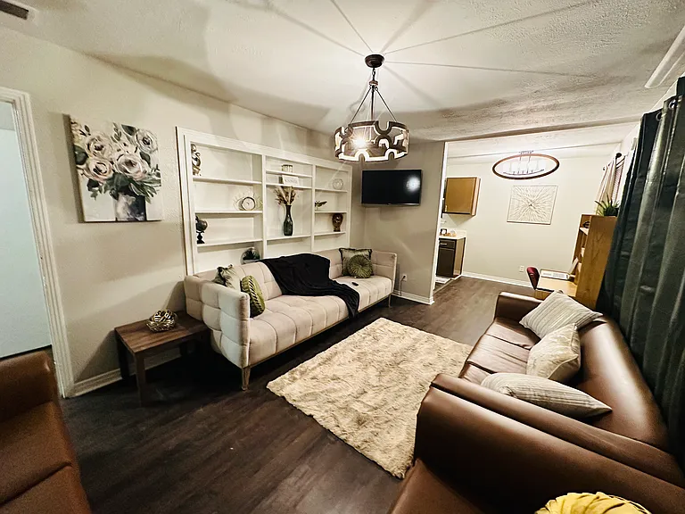 1810 Pepper Dr — Photo 3