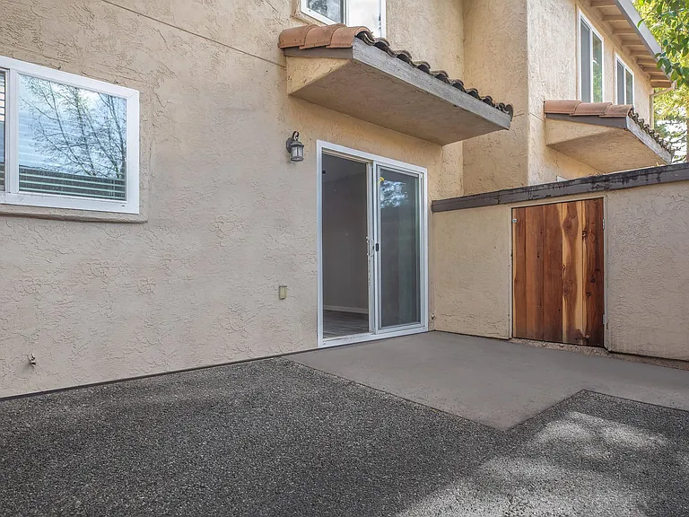 54 Quay Ct — Photo 123