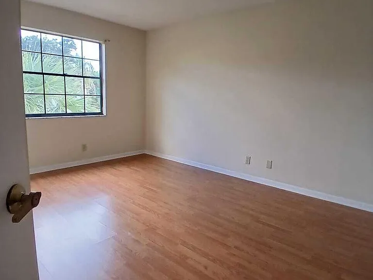 1731 Shoreside Cir — Photo 3