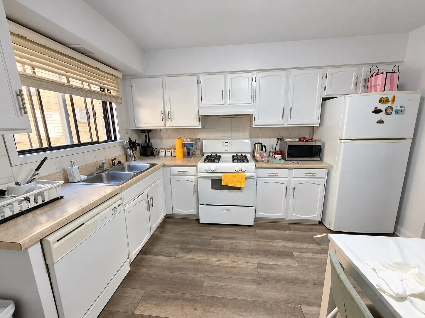 2 bed, 1.5 bath, $2,100 — Photo 2
