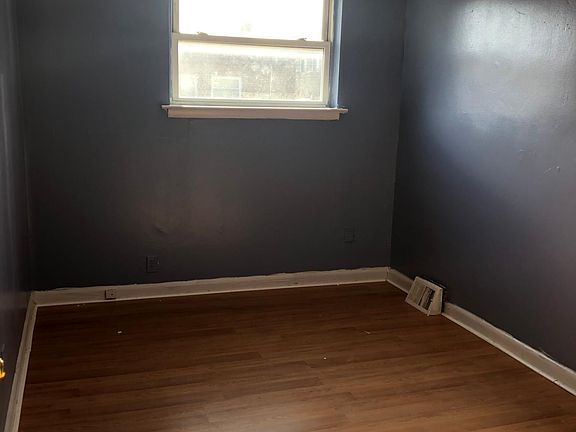2nd image of 2122 Benson St Fl 2nd