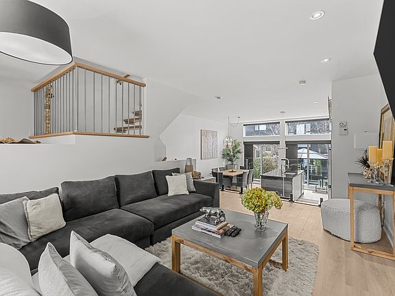 5th image of 373 Rue Rena Lecavalier