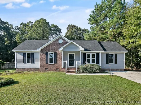 411 Berwick Dr, Raeford, NC 28376
