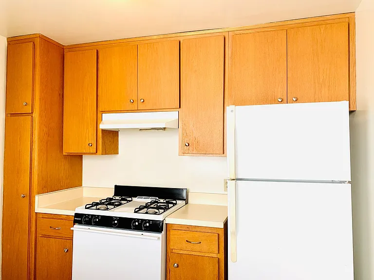 Beautiful 2bd/1ba Condo In Crown Point! W/ Garage & Laundry! $3,595/Mo — Photo 9
