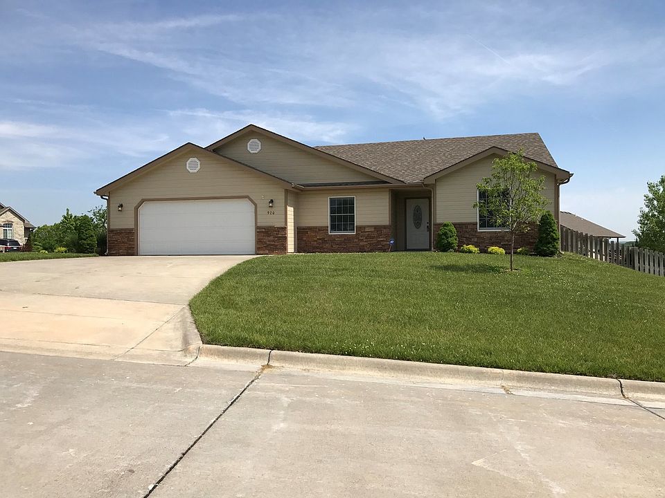 1st image of 920 Locharno Dr