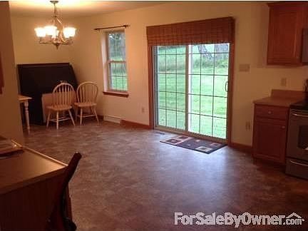 Dining Room : Features sliding doors to back yard. Decorative lighting kitchen & dining room.