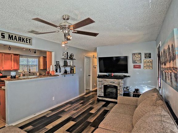 3rd image of 904 Western Hills Trl