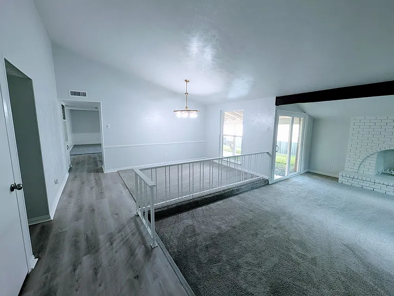 949 Mossvine Dr — Photo 4