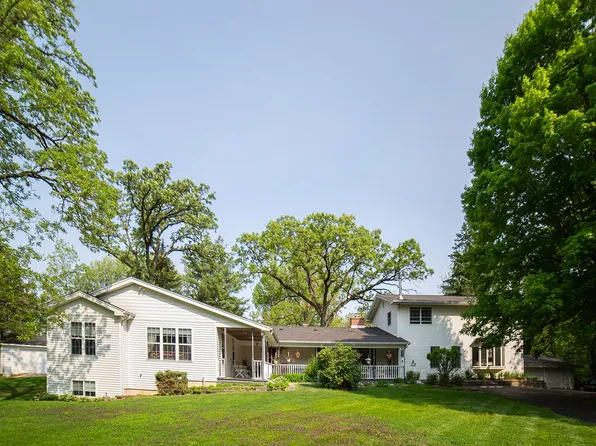 2507 Walkup Rd, Crystal Lake, IL 60012