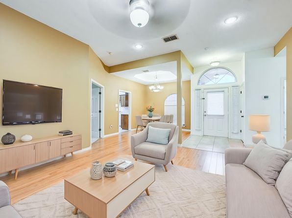 1136 Park Gln