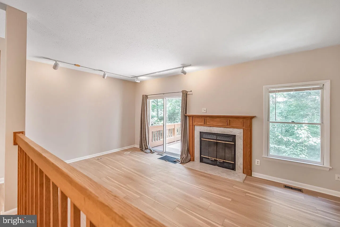3 bed, 4.0 bath, 1865 sqft, $3,200 — Photo 4