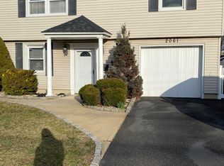 2061 Hendricks Ave #2A, Bellmore, NY 11710