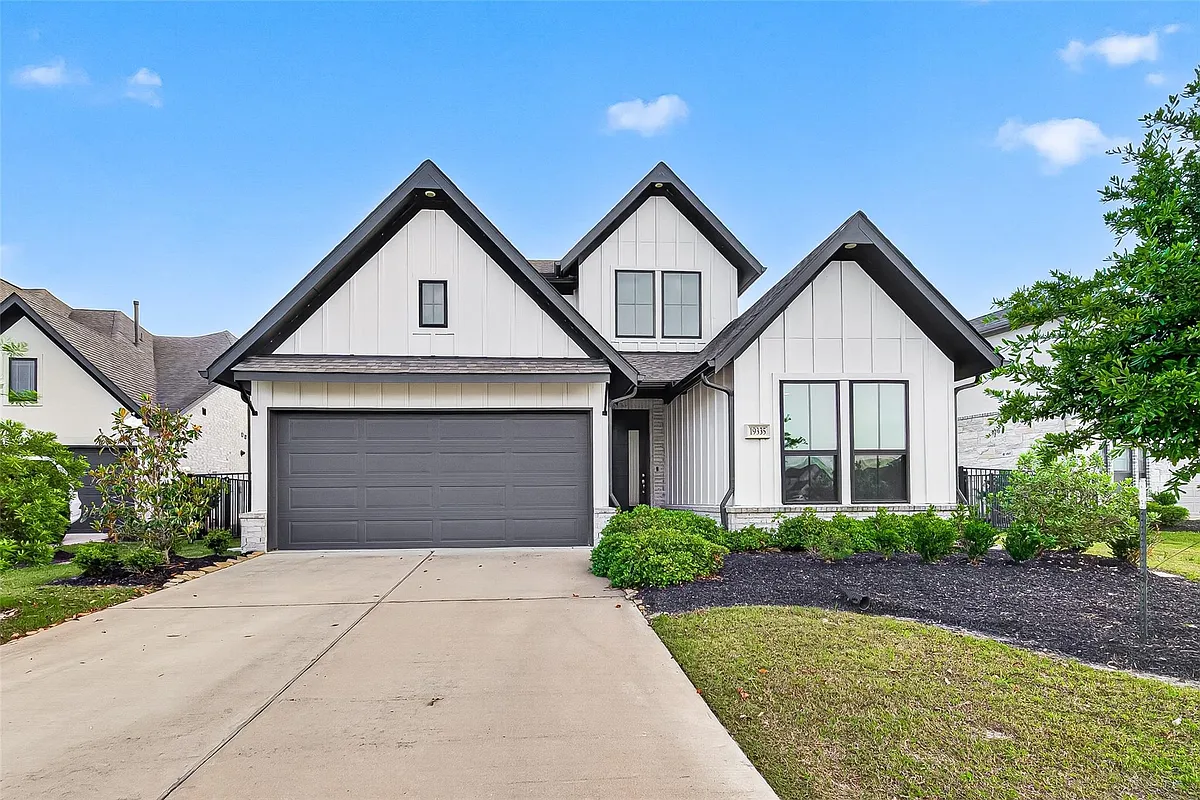 Building Photo - 19335 Hackberry Hollow Trl