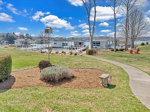 4th image of 949 Boardwalk Dr
