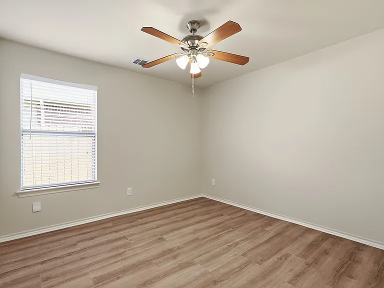 4504 Leeds Dr — Photo 23