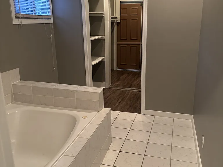 1014 Philadelphia St — Photo 17