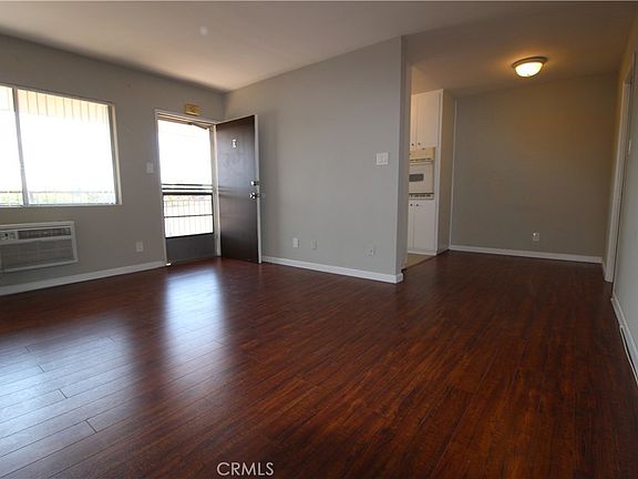 4th image of 5853 Greenleaf Ave #5853E