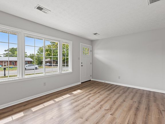 4th image of 501 1/2 Barberry Ln