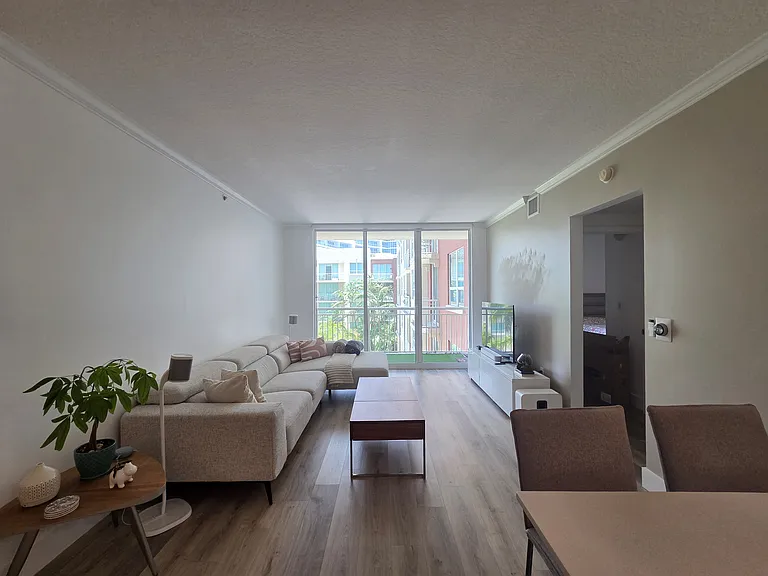 2000 N Bayshore Dr #507 — Photo 6